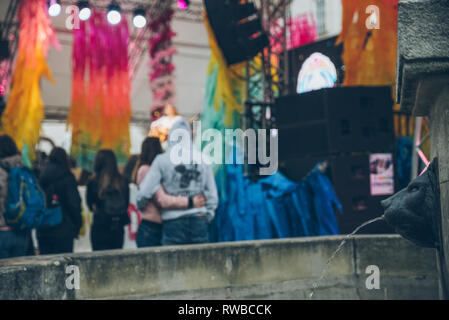 LVIV, UKRAINE - le 23 juin 2018 : les gens d'écouter la musique de la scène festival de musique. Banque D'Images