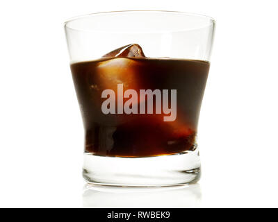 Cafetière Liquor Cocktail sur fond blanc Banque D'Images