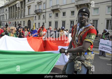 Milan, le 02 février, 2019, grand événement populaire 'les gens - le premier des personnes, plus de 200 000 dans le square, 1200 associations et organismes sans but lucratif contre le fascisme, le racisme et toutes les formes de discrimination Banque D'Images