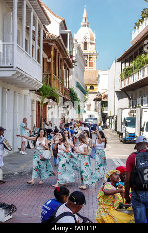 Cartagena Colombie,Centre,Centre,Ciudad Amurallada,Centro,Hispanic Latin Latino immigrants minorités ethniques,résidents,rue étroite, Banque D'Images