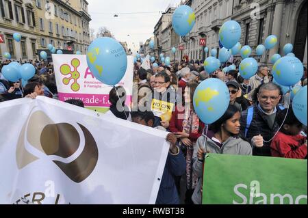 Milan, le 02 février, 2019, grand événement populaire 'les gens - le premier des personnes, plus de 200 000 dans le square, 1200 associations et organismes sans but lucratif contre le fascisme, le racisme et toutes les formes de discrimination Banque D'Images