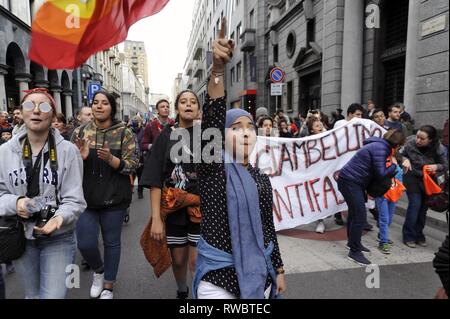 Milan, le 02 février, 2019, grand événement populaire 'les gens - le premier des personnes, plus de 200 000 dans le square, 1200 associations et organismes sans but lucratif contre le fascisme, le racisme et toutes les formes de discrimination Banque D'Images