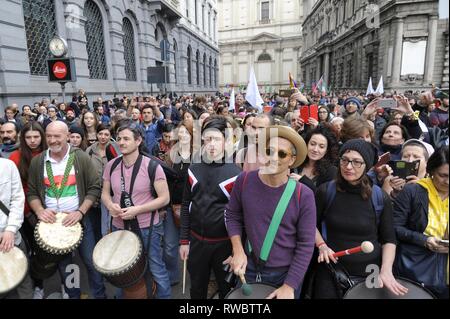 Milan, le 02 février, 2019, grand événement populaire 'les gens - le premier des personnes, plus de 200 000 dans le square, 1200 associations et organismes sans but lucratif contre le fascisme, le racisme et toutes les formes de discrimination Banque D'Images