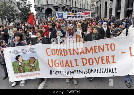 Milan, le 02 février, 2019, grand événement populaire 'les gens - le premier des personnes, plus de 200 000 dans le square, 1200 associations et organismes sans but lucratif contre le fascisme, le racisme et toutes les formes de discrimination Banque D'Images