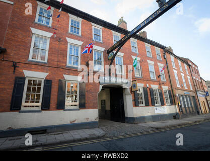 Ashbourne, UK. 5e Mar, 2019. Le Mardi Gras Royal Football, jour 1 ; La maison où le public Greenman Ashbourne football célèbre Mardi Gras un buteur après chaque but : Action Crédit Plus Sport/Alamy Live News Banque D'Images