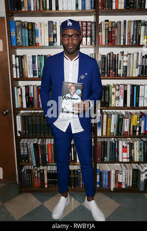 Huntington, USA. 08Th Mar, 2019. HUNTINGTON, NY - 4 mars : Karamo Brown signe des exemplaires de son livre 'Karamo : Mon histoire de Faire place au but, la guérison et l'espoir" au Réservez Revue le 4 mars 2019 à Huntington, New York. Credit : Debby Wong/Alamy Live News Banque D'Images