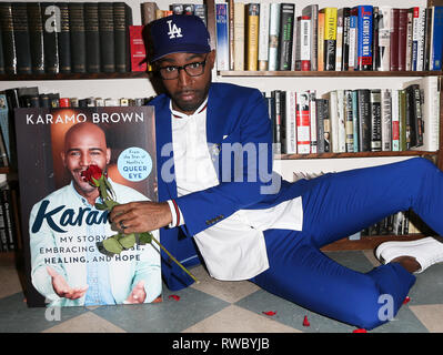 Huntington, USA. 08Th Mar, 2019. HUNTINGTON, NY - 4 mars : Karamo Brown signe des exemplaires de son livre 'Karamo : Mon histoire de Faire place au but, la guérison et l'espoir" au Réservez Revue le 4 mars 2019 à Huntington, New York. Credit : Debby Wong/Alamy Live News Banque D'Images