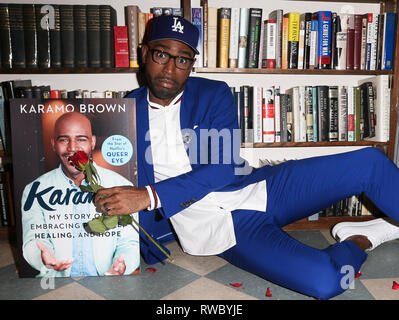 Huntington, USA. 08Th Mar, 2019. HUNTINGTON, NY - 4 mars : Karamo Brown signe des exemplaires de son livre 'Karamo : Mon histoire de Faire place au but, la guérison et l'espoir" au Réservez Revue le 4 mars 2019 à Huntington, New York. Credit : Debby Wong/Alamy Live News Banque D'Images