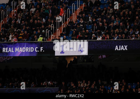 Santiago Bernabeu, Madrid, Espagne. 5e Mar, 2019. Ligue des Champions de football, série de 16, deuxième jambe, Real Madrid contre Ajax ; le tableau de bord montre le résultat de choc : Action Crédit Plus Sport/Alamy Live News Banque D'Images