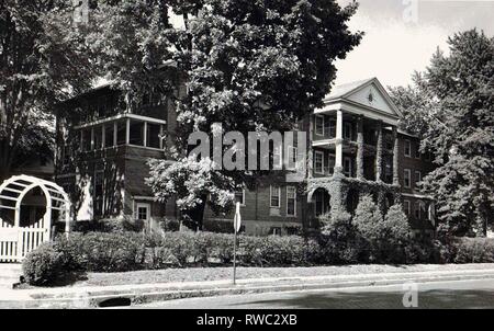 Davenport, Iowa, États-Unis. 18 Mar, 2011. 1946 -- Hall, St Luke's Hospital, Davenport. Credit : Quad-City Times Archives/Quad-City Times/ZUMA/Alamy Fil Live News Banque D'Images