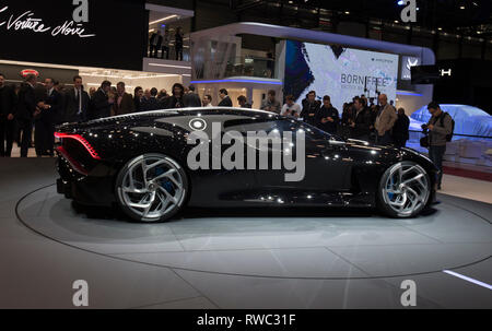 Genève. 5e Mar, 2019. Photo prise le 5 mars 2019 montre la nouvelle Bugatti La voiture noire au 89e Salon International de l'Automobile à Genève, Suisse. Le salon est ouvert au public du 7 mars au 17 mars. Credit : Xu Jinquan/Xinhua/Alamy Live News Banque D'Images