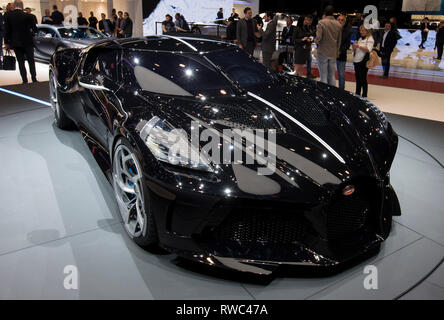 Genève. 5e Mar, 2019. Photo prise le 5 mars 2019 présente le Bugatti La voiture noire au 89e Salon International de l'Automobile à Genève, Suisse. Bugatti a dévoilé ce mardi la voiture noire vendu pour 11 millions d'euros (12,4 millions de USD), ce qui en fait la plus chère voiture neuve jamais. Credit : Xu Jinquan/Xinhua/Alamy Live News Banque D'Images