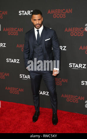 LOS ANGELES, CA - 5 mars : Ricky Whittle, lors de la première de "l'American Gods STARZ' Saison 2 au théâtre à l'Ace Hotel à Los Angeles, Californie le 5 mars 2019. Credit : Faye Sadou/MediaPunch Banque D'Images