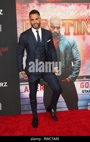 LOS ANGELES, CA - 5 mars : Ricky Whittle, lors de la première de "l'American Gods STARZ' Saison 2 au théâtre à l'Ace Hotel à Los Angeles, Californie le 5 mars 2019. Credit : Faye Sadou/MediaPunch Banque D'Images