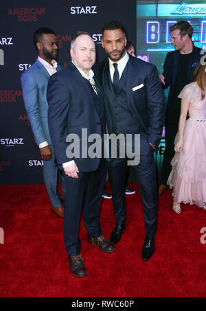 Los Angeles, CA, USA. 5e Mar, 2019. Christopher J. Byrne, Ricky Whittle, lors de la première de "l'American Gods STARZ' Saison 2 au théâtre à l'Ace Hotel à Los Angeles, Californie le 5 mars 2019. Credit : Faye Sadou/media/Alamy Punch Live News Banque D'Images