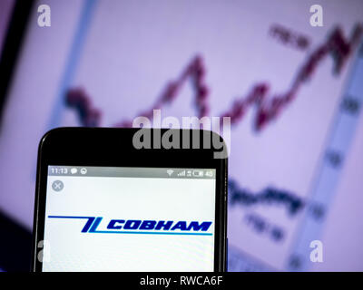 L'Ukraine. Mar 6, 2019. Cobham plc logo de l'entreprise vu affichée sur un téléphone intelligent. Crédit : Igor Golovniov SOPA/Images/ZUMA/Alamy Fil Live News Banque D'Images