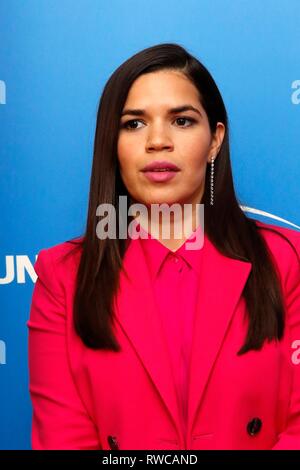 Universal City, CA. 5e Mar, 2019. America Ferrera aux arrivées pour NBC et Universal Television SUPERSTORE Dépistage FYC, NBC Universal Studios, Universal City, CA, le 5 mars 2019. Credit : Priscilla Grant/Everett Collection/Alamy Live News Banque D'Images