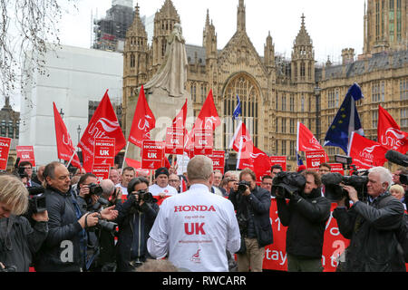 Westminster, London, UK 6 Mar 2019 - Len McCluskey, Secrétaire général de Unite the Union lors de la manifestation. Des centaines de travailleurs de Honda de protestation devant le Parlement, les membres du Parlement hall pour sauver l'usine de Swindon. L'entreprise a annoncé le mois dernier que l'usine sera fermée en 2021, avec la perte de 3 500 emplois et peut-être 12 000 emplois ou plus dans tout le pays. Credit : Dinendra Haria/Alamy Live News Banque D'Images