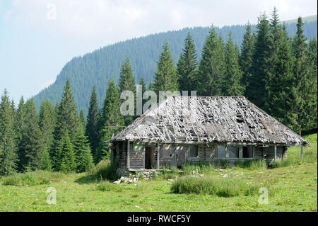 Route Transalpina (DN67C) dans les montagnes Carpates du Sud à Parang en Roumanie. 18 juillet 2009 © Wojciech Strozyk / Alamy Stock Photo Banque D'Images