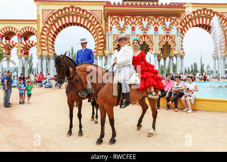 Les cavaliers à la foire d'avril de Cordoue Espagne Europe. Usage éditorial uniquement. - Image Banque D'Images
