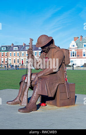 Tommy, une statue par Ray Lonsdale, Seaham, Co Durham, England UK Banque D'Images