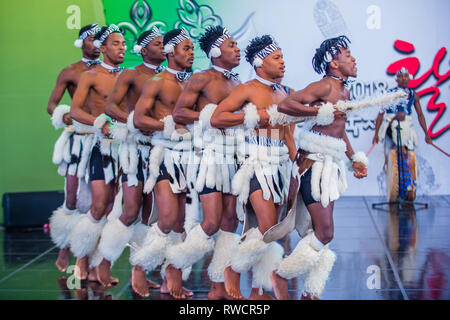 Des danseurs sud-africains d'Amazebra folklore Dance ensemble se produisent au festival de la danse maskdance qui s'est tenu à Andong, en Corée du Sud Banque D'Images
