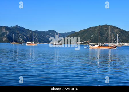 Location de bateaux à l'ancre à Marmaris, Location de bateau de croisière, Méditerranée, mer Turquie Banque D'Images