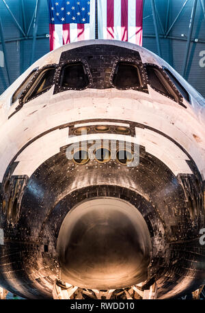 Sur la tête avec la navette spatiale Discovery à l'Udvar-Hazy Center. Banque D'Images