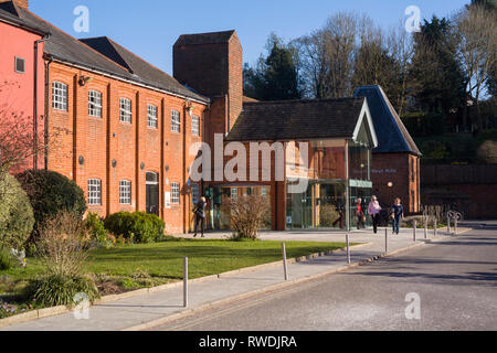 Le Farnham Maltings, le musée, des arts, du théâtre et un centre communautaire dans une ancienne brasserie à Farnham, Surrey. Banque D'Images