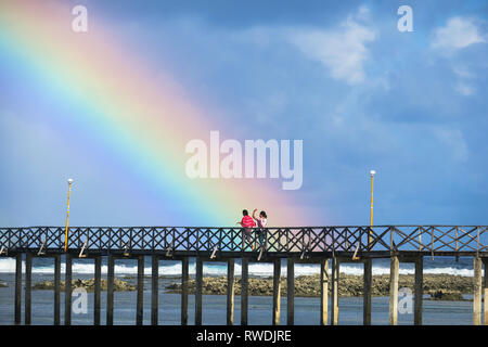 Gros plan arc-en-ciel au Beach Boardwalk - Cloud 9 - Philippines Siargao, Banque D'Images