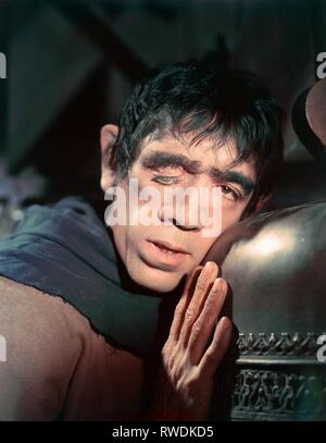 ANTHONY QUINN, Le Bossu de Notre-Dame, 1956 Banque D'Images