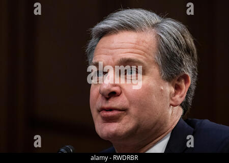 Le Directeur du FBI, Christopher Wray témoigne lors d'une audience du comité de renseignement du Sénat sur les menaces dans le monde sur la colline du Capitole à Washington, DC Le 29 janvier 2019. Banque D'Images