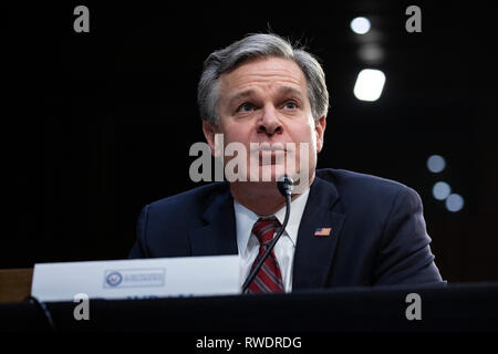 Le Directeur du FBI, Christopher Wray témoigne lors d'une audience du comité de renseignement du Sénat sur les menaces dans le monde sur la colline du Capitole à Washington, DC Le 29 janvier 2019. Banque D'Images