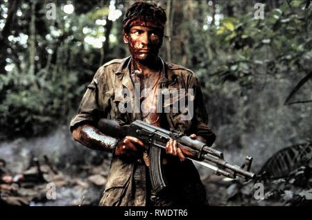 CHARLIE SHEEN, PLATOON, 1986 Banque D'Images