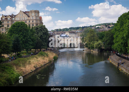 Bath, Angleterre Vue sur la rivière Banque D'Images