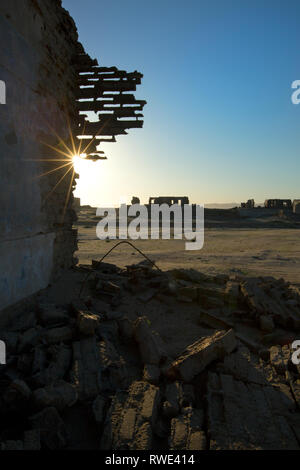 Des bâtiments abandonnés dans une ville minière fantôme de Elizabeth Bay au sud de Kolmanskop en Namibie. Banque D'Images