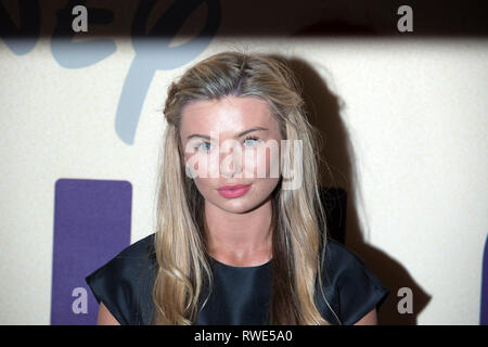 La Géorgie Toffolo pose à un premier film à Londres le 15 décembre 2014. Banque D'Images