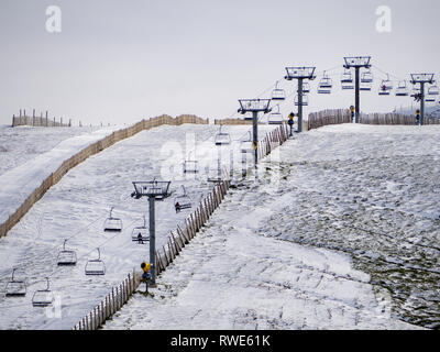 Sur le télésiège de ski La Covatilla (Bejar, Salamanca) Banque D'Images