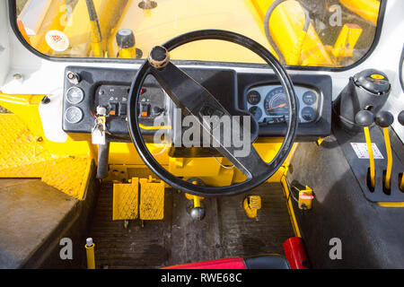 Le modèle qui fait grand JCB 3c - La position de conduite de chargeuse pelleteuse - UK Banque D'Images