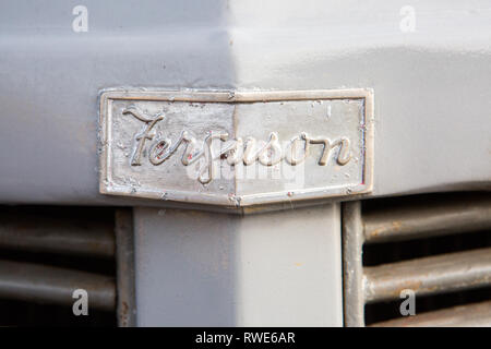 Un peu gris classique 1950 badge Ferguson UK Banque D'Images