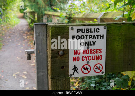 Sentier Public ; pas de chevaux ou à vélo Sign Banque D'Images