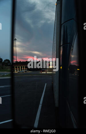 Camions, dry van, reportez-vous, pilote, à plat Banque D'Images