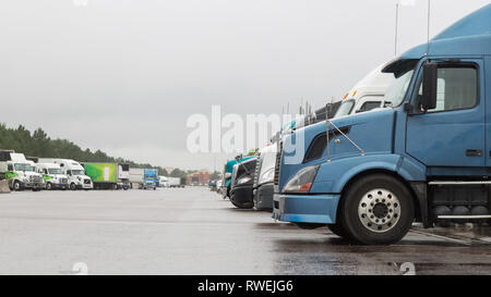 Camions, dry van, reportez-vous, pilote, à plat Banque D'Images