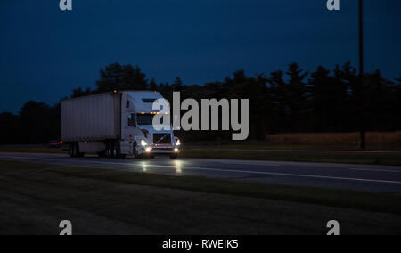 Camions, dry van, reportez-vous, pilote, à plat Banque D'Images