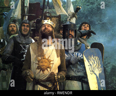 CLEESE,RALENTI,CHAPMAN,JONES,PALIN, Monty Python et le Saint Graal, 1975 Banque D'Images