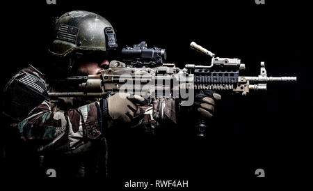 U.S. Marine Corps special operations command Marsoc raider avec mitrailleuse. Banque D'Images