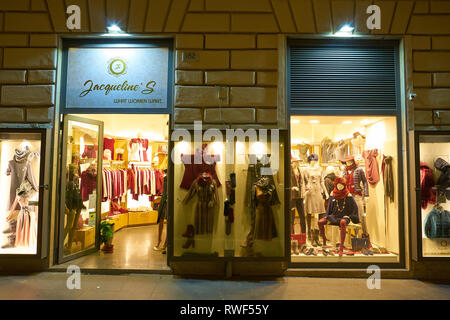 ROME, ITALIE - circa 2017, novembre : entrée d'un magasin à Rome. Banque D'Images