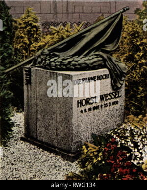 Wessel, Horst, 9.10.1907 - 23.2 1930, martyr de la NSDAP, sa tombe, l'ancien cimetière, Saint Nicolas, Berlin, 1930, photographie couleur, carte de cigarette, série 'Die Nachkriegszeit', 1935, Additional-Rights Clearance-Info-Not-Available- Banque D'Images