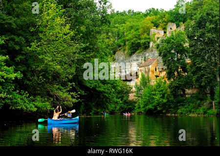 Près de la rivière Vézère Peyzac-le, Département de la Dordogne, Aquitaine, France Banque D'Images