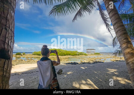 Touriste étranger de prendre des vacances Photos de Rainbow et Boardwalk - Siargao, Philippines Banque D'Images